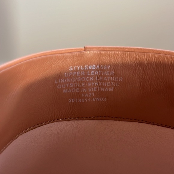 Like new leather knee high boots - Picture 4 of 5